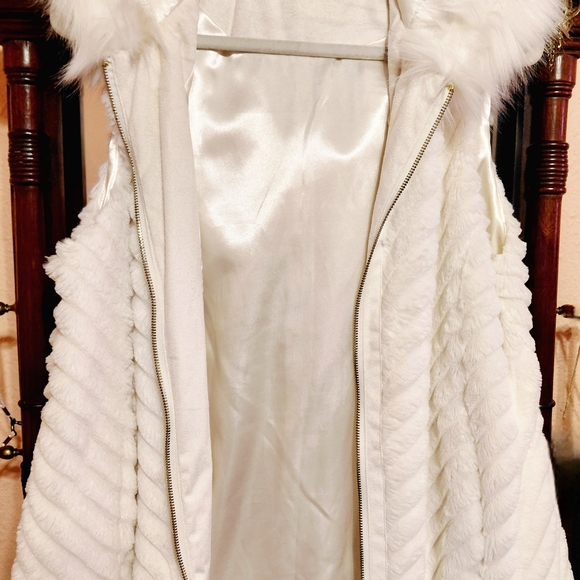 Marc New York White Faux Fur Hooded Vest XL - Picture 3 of 5